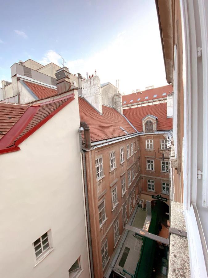 High In Vienna At Stephansplatz Экстерьер фото