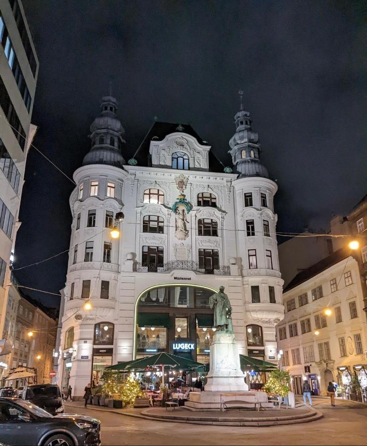 High In Vienna At Stephansplatz Экстерьер фото